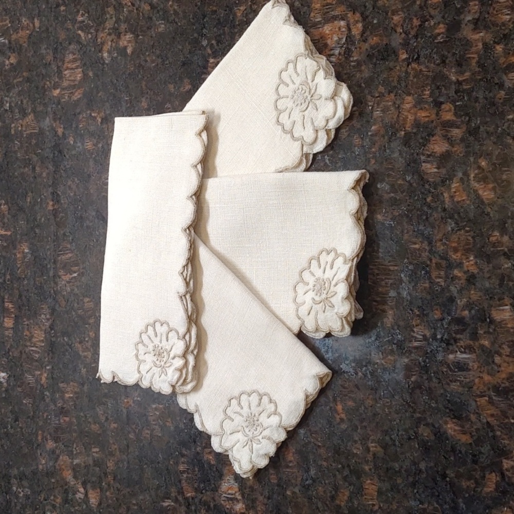 4 Antique Linen Scalloped Edge Floral Embroidered Napkins